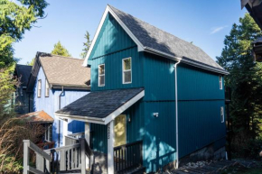 Kingfisher, Waterfront Cabin with Inlet with Mountain Views